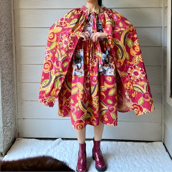 Vintage Fabric | Handmade Cloak Cape Poncho 10095 - Picture 14 of 15